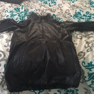 Lululemon black fitted windbreaker
